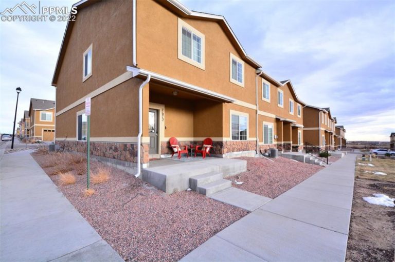 7672 Silver Larch Point